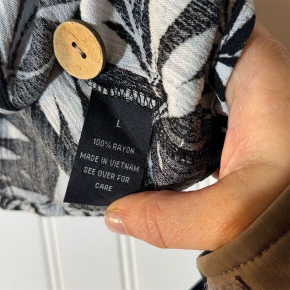 A. Byer Black Palm Print Button Crop Top L Coastal Cowgirl, Boho Y2K, Resort - Picture 9 of 10